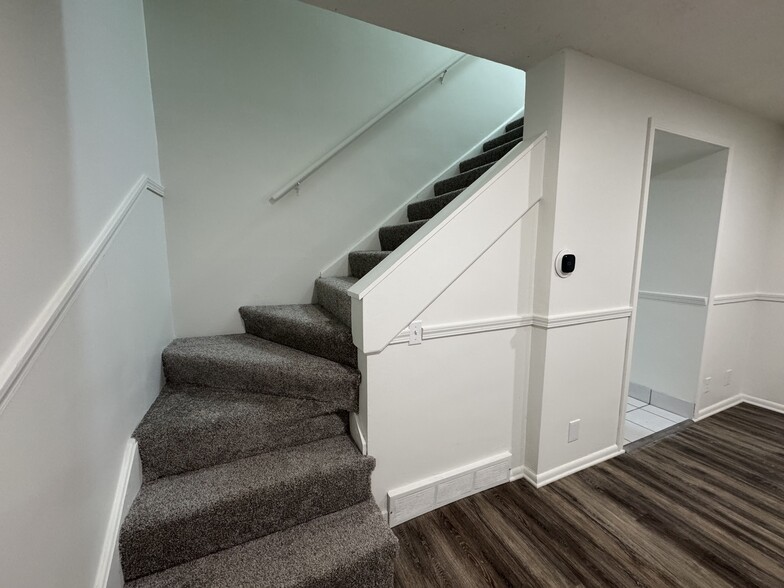 Building Photo - 459 N 400 E