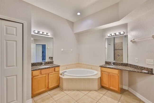 Building Photo - 517 Villa Treviso Ct