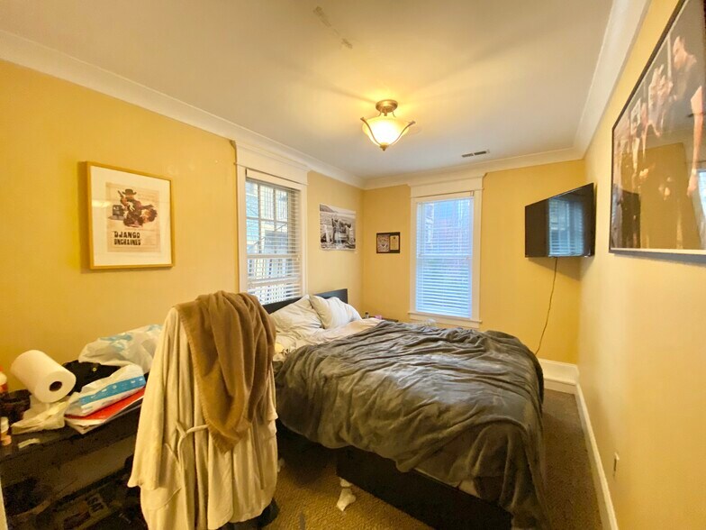 Building Photo - 15 Eldora St