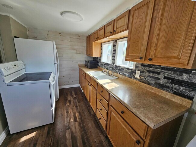 Building Photo - Charming Central Richland Rambler