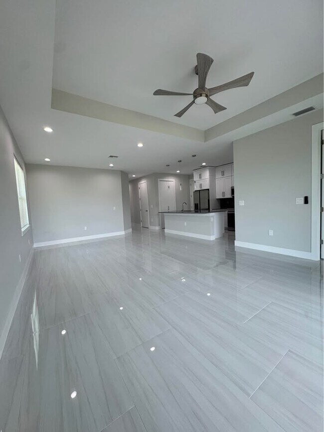 Building Photo - 7229 David Blvd