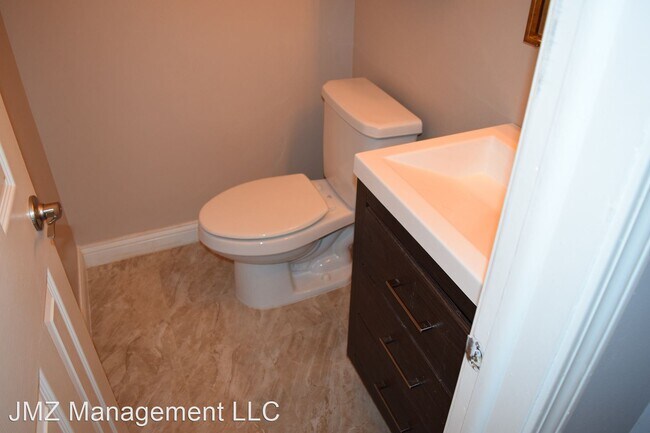 Building Photo - 3 br, 1.5 bath House - 24317 Bashian Dr Un...
