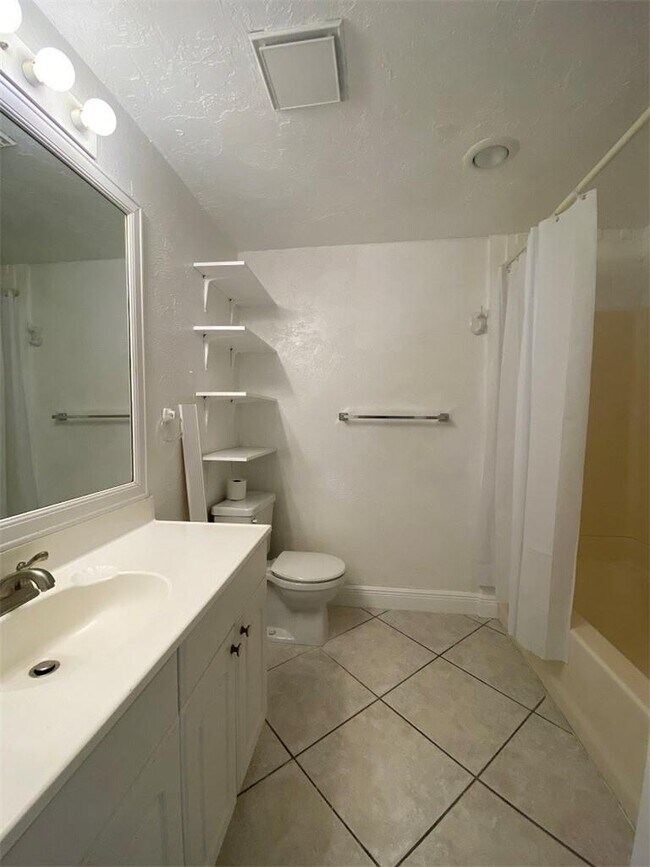 Building Photo - 2500 Coral Springs Dr