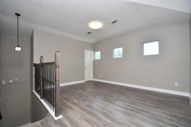 Building Photo - 24406 Lakecrest Village Dr