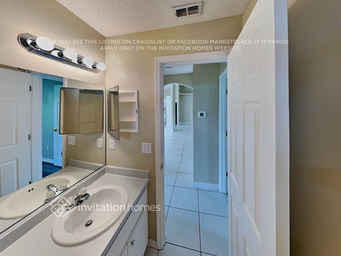 Building Photo - 3132 Travelers Palm Dr