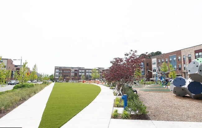 Building Photo - 2816-2816 Evansgreen Dr
