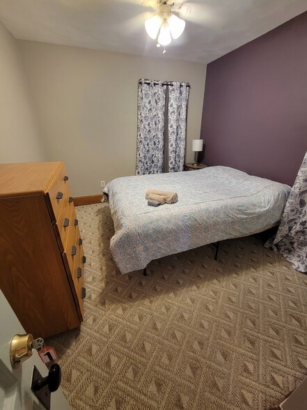 Bedroom 1 - 1618 Bell Ave