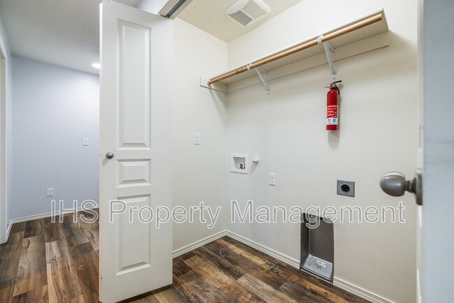 Building Photo - 9340 W 9th Pl