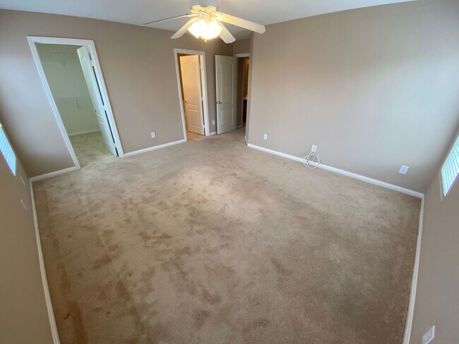 Building Photo - Wonderful 4 bed/2.5 bath home located in Summerlin