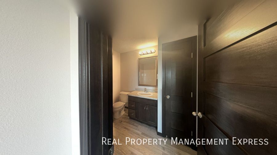 Building Photo - 9719 W Broek Dr