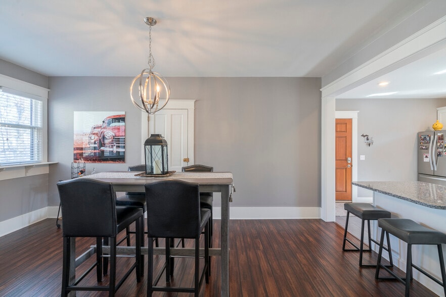 Building Photo - 552 Union Ave SE