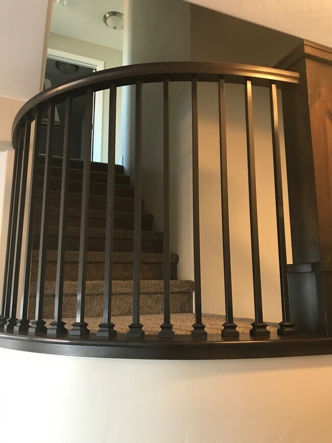 Building Photo - Very nice Townhouse in Santa Clara, with a POOL!!