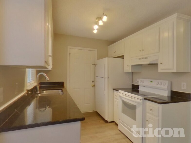 Building Photo - 21 Marabou Ct