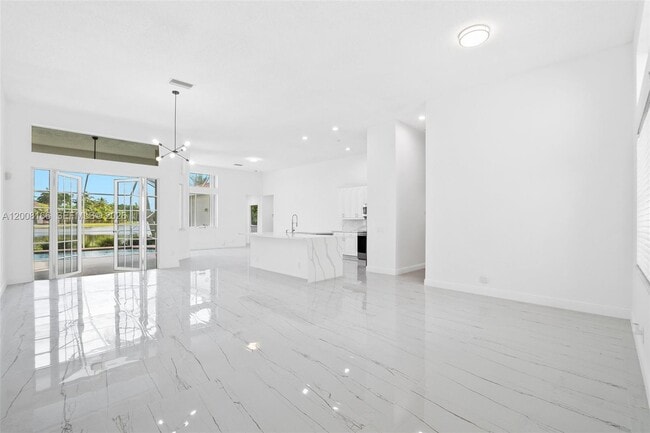 Building Photo - 646 Heritage Dr