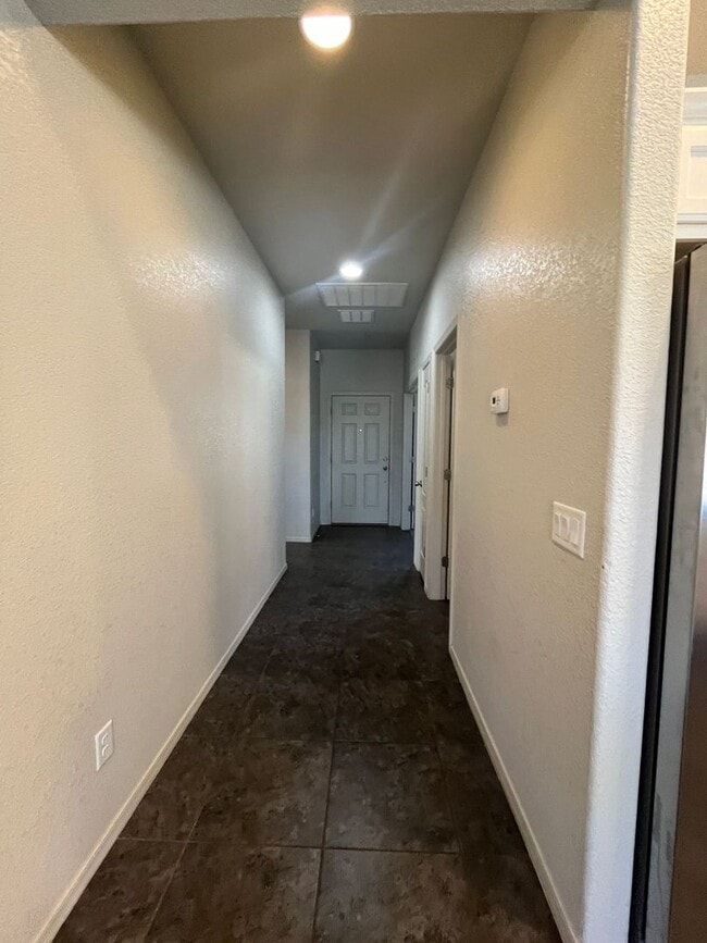 Building Photo - Super cute and clean home in Holiday