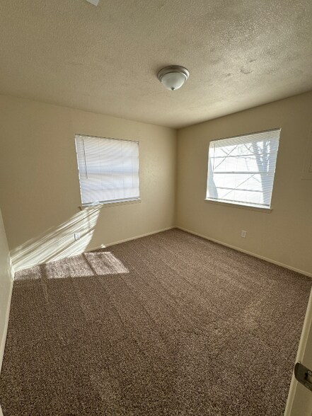 Building Photo - 618 Comal Ave