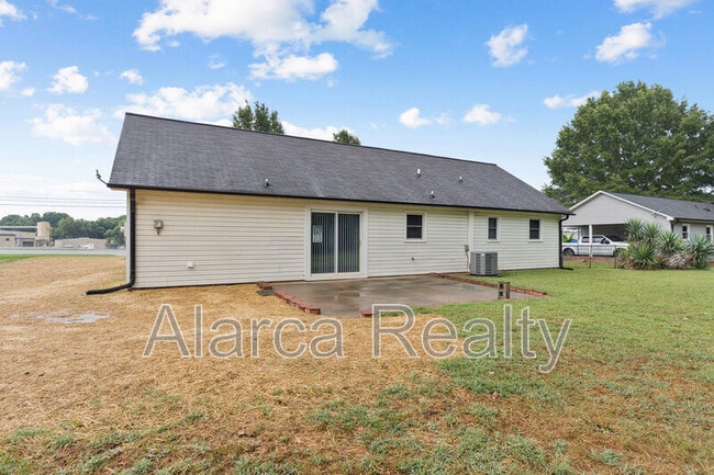 Building Photo - 2200 Salisbury Hwy