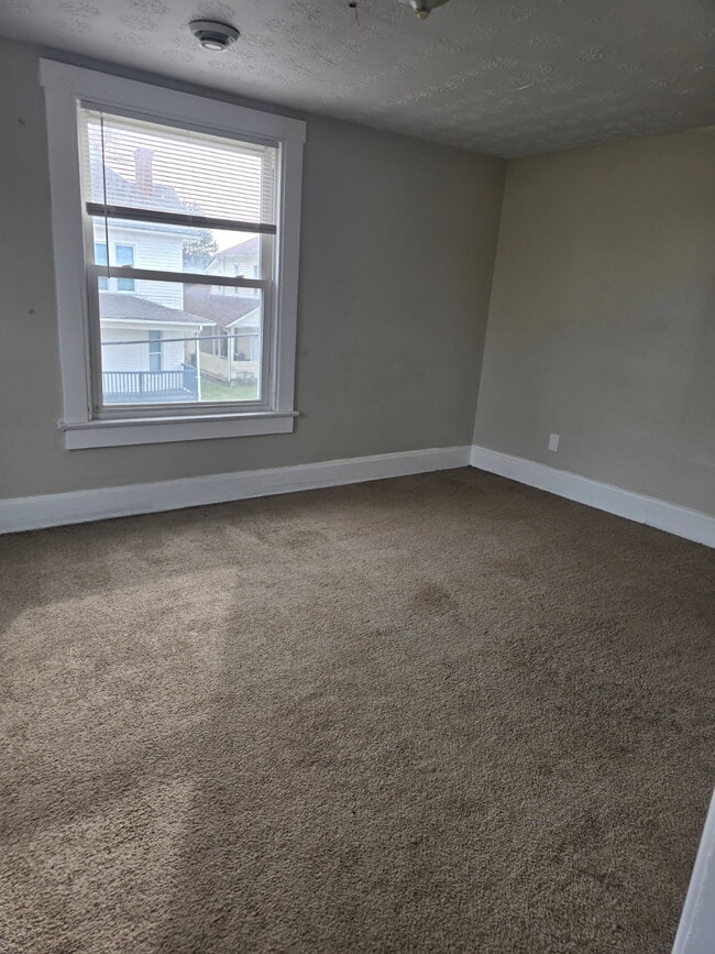 Building Photo - 403 Maple Ave