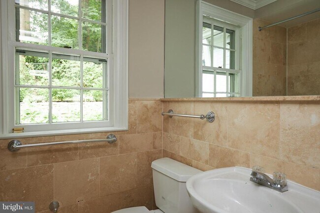 Building Photo - 5306 Albemarle St
