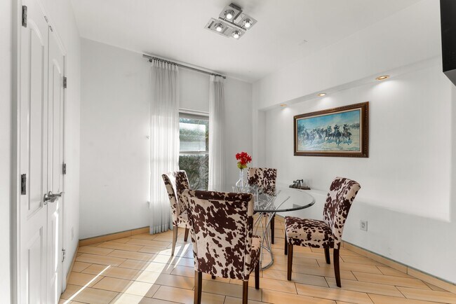 Building Photo - 315 Fairview St