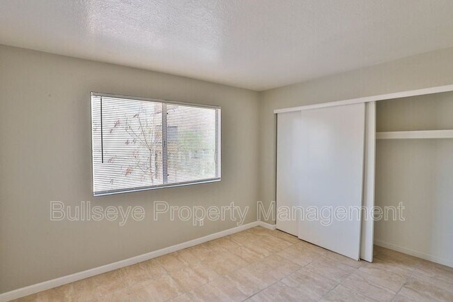 Building Photo - 1540 W Mercer Ln