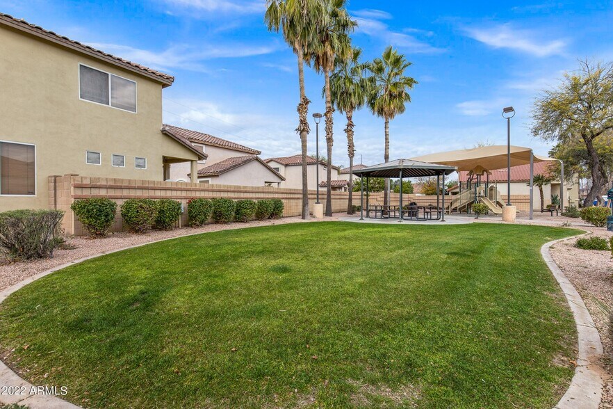 Building Photo - 664 E Mariposa Pl