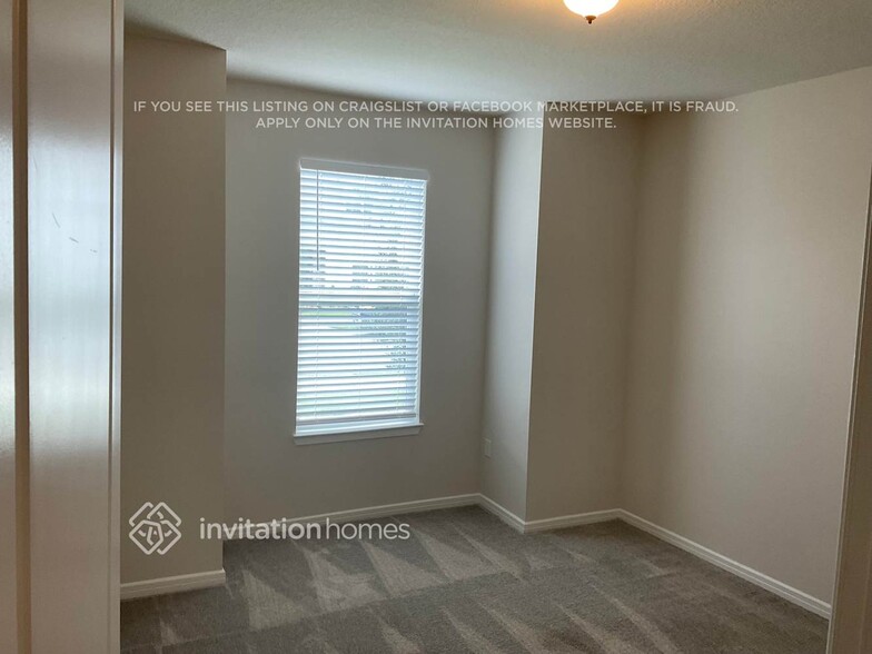 Building Photo - 2470 Southlawn Ln