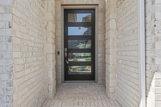 Building Photo - 15330 Legacy Pk Wy