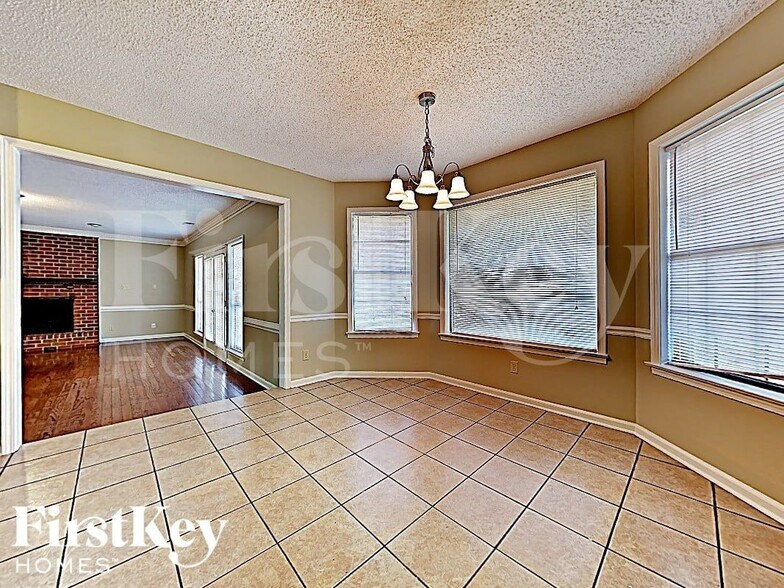 Building Photo - 3718 Old Creek Cove