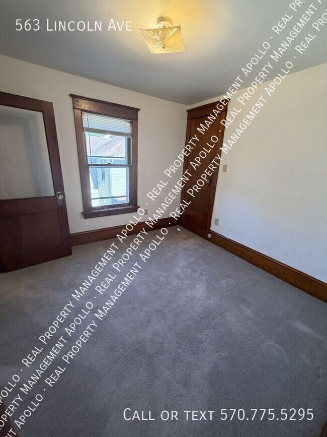 Building Photo - 563 Lincoln Ave
