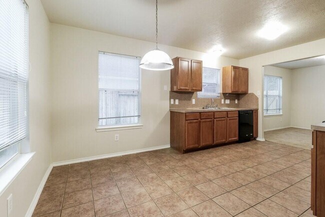 Building Photo - 20150 Deerbrook Park Blvd