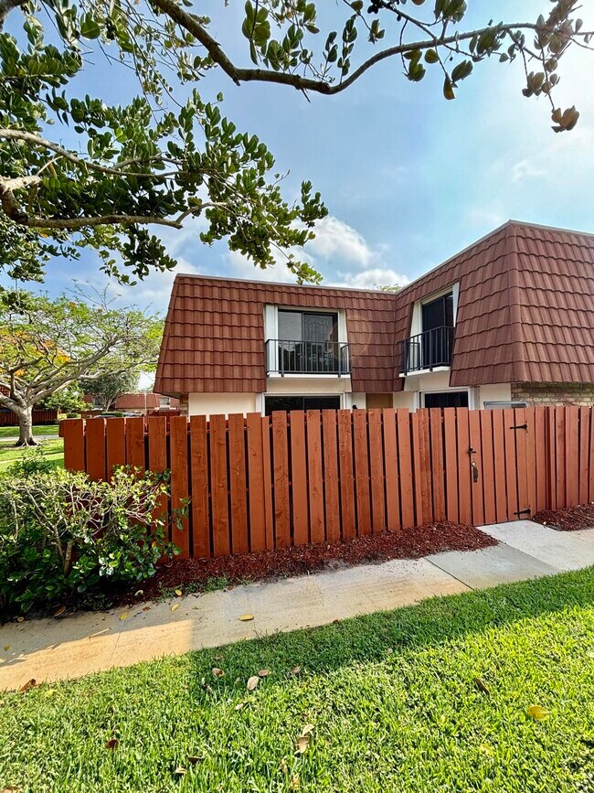 Building Photo - 1820 San Juan Dr