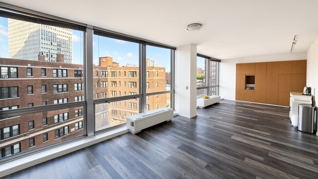 Building Photo - 2400 N Lakeview Ave