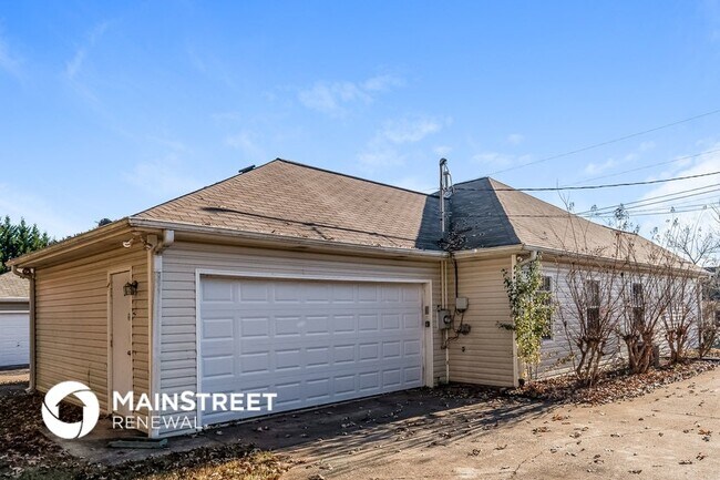 Building Photo - 2030 Plantation Pkwy