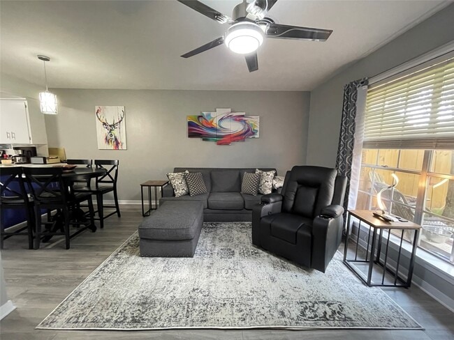 Building Photo - 402 Giddings Ln