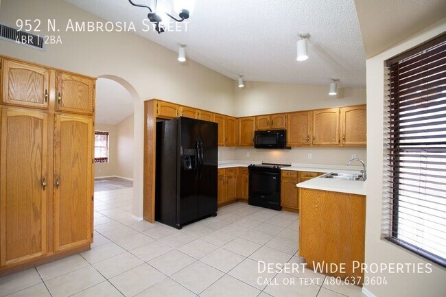 Building Photo - Beautiful 4 Bedroom, 2 Bath on the Golf Co...