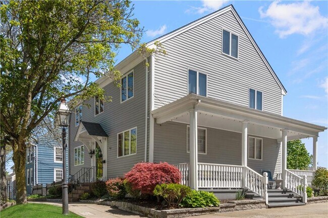 Building Photo - 706 Hope St
