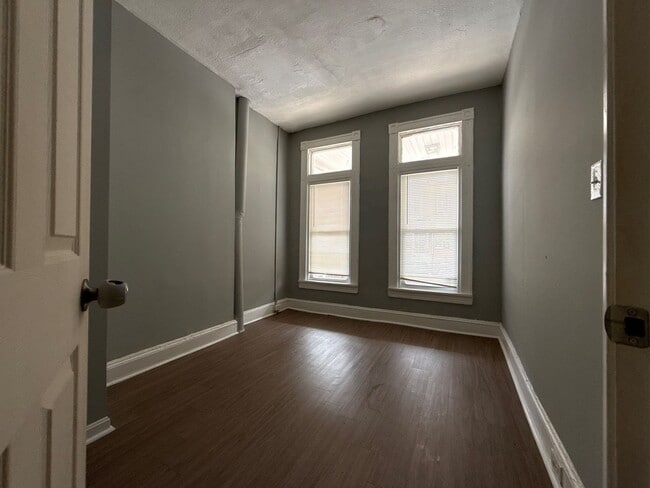 Building Photo - Spacious 4 Bedroom House in Baltimore