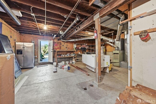 Building Photo - 1529 Hampshire St