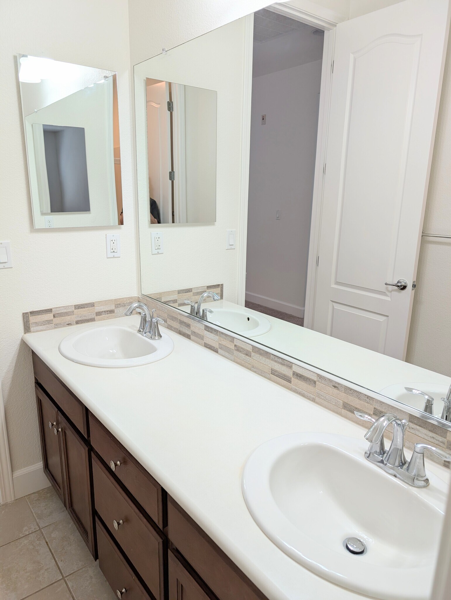 Guest Bathroom - 655 San Marino Ct