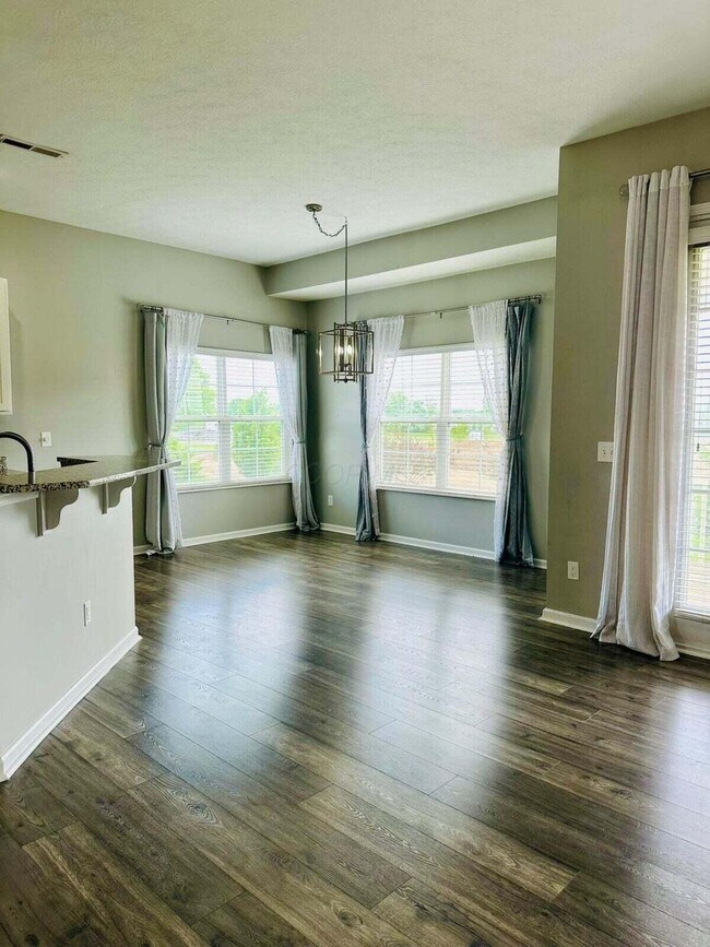 Building Photo - 3225 Rossmore Cir