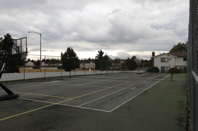 Building Photo - 7878 N Wilding Dr