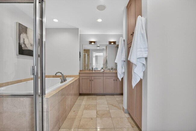 Building Photo - 1 Miranova Pl