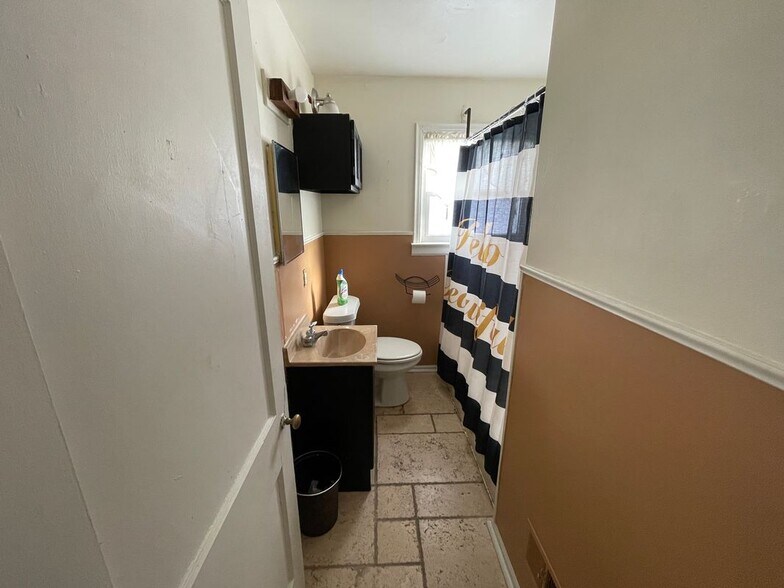 Building Photo - 4531 Woodward St