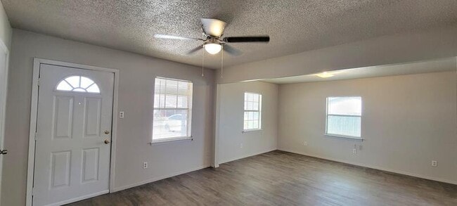 Building Photo - 218 Dodson St