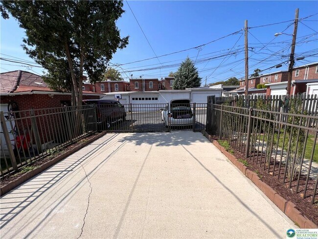 Building Photo - 628 N 20th St