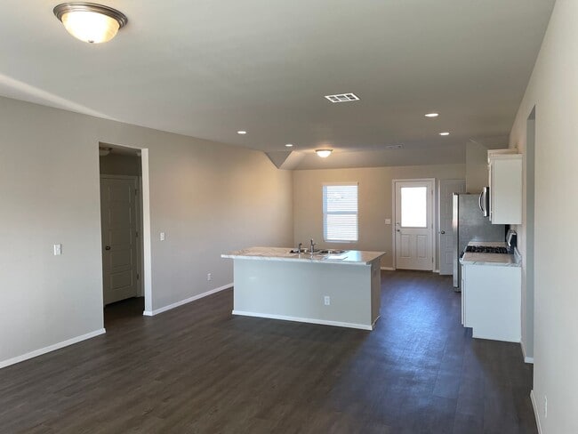 Building Photo - *Pre-leasing* Four Bedroom | Two Bath Home in Bixby