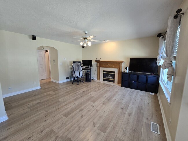 Building Photo - Charming 3-Bed Home in Lehi