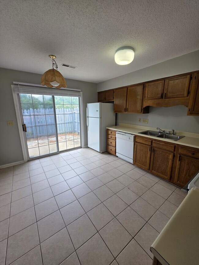 Building Photo - 1431 Bailey Cir