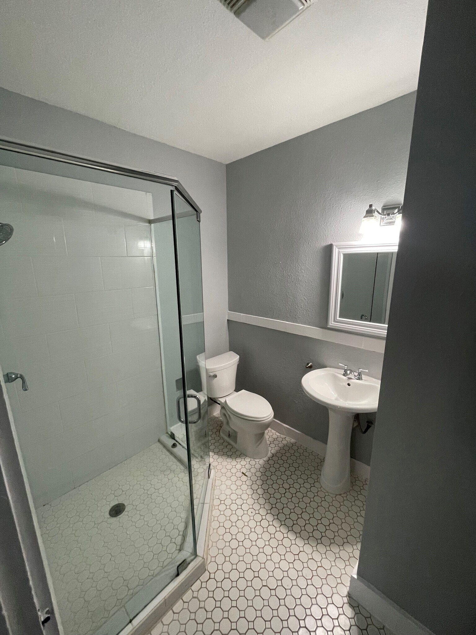 Building Photo - 506 E Guenther St